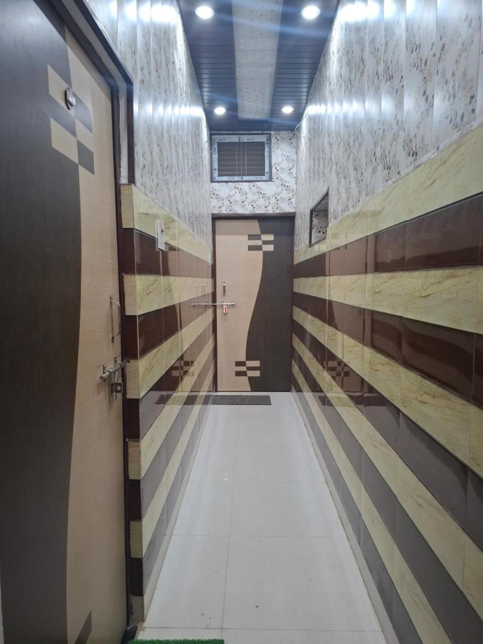 Hotel Sgh Subhadra Guest House Ayodhya Esterno foto