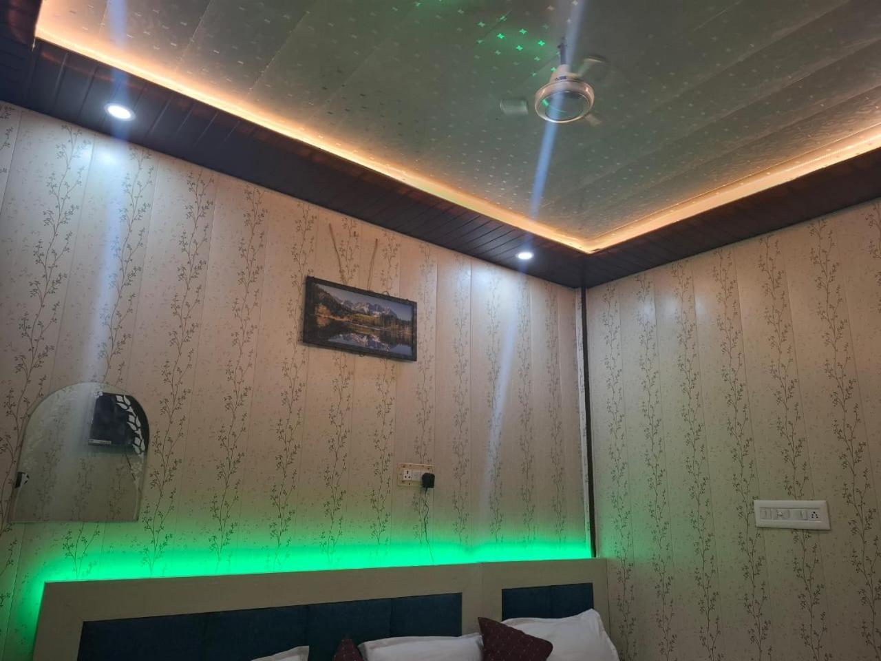Hotel Sgh Subhadra Guest House Ayodhya Esterno foto
