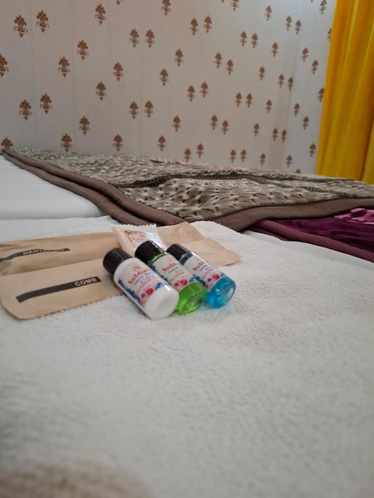 Hotel Sgh Subhadra Guest House Ayodhya Esterno foto
