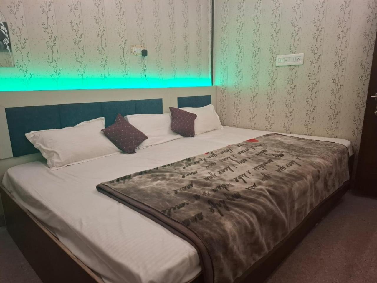 Hotel Sgh Subhadra Guest House Ayodhya Esterno foto