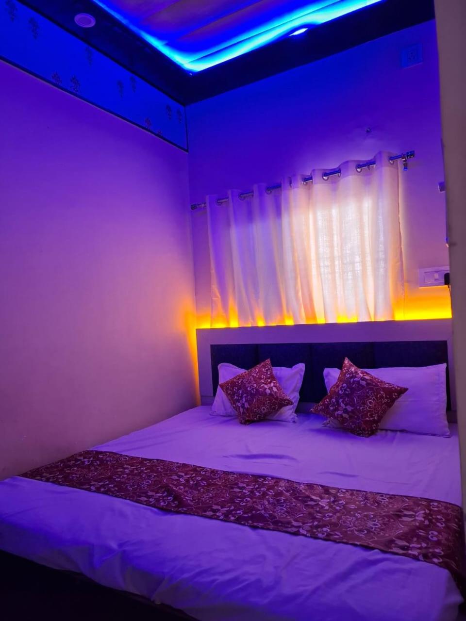 Hotel Sgh Subhadra Guest House Ayodhya Esterno foto