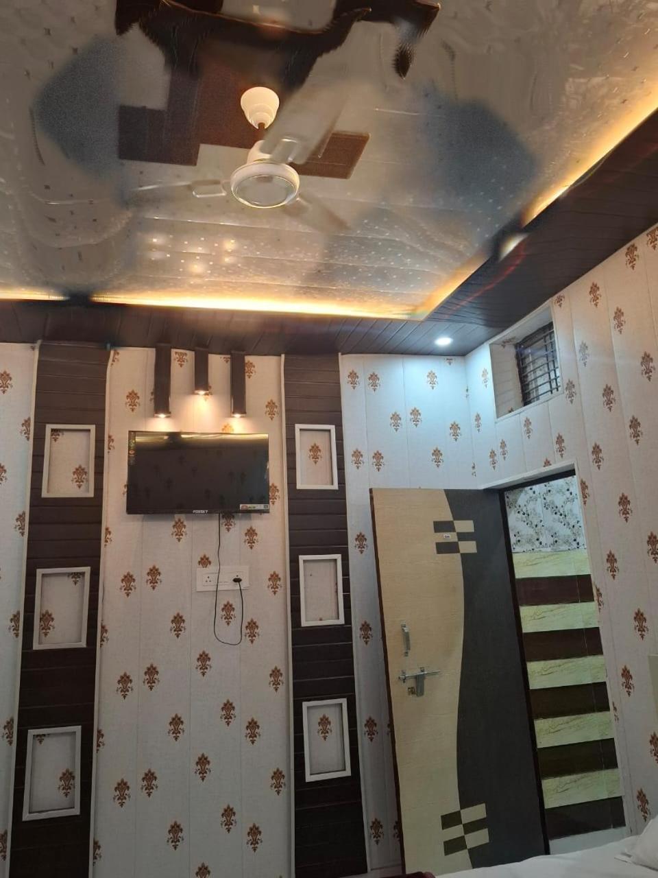 Hotel Sgh Subhadra Guest House Ayodhya Esterno foto