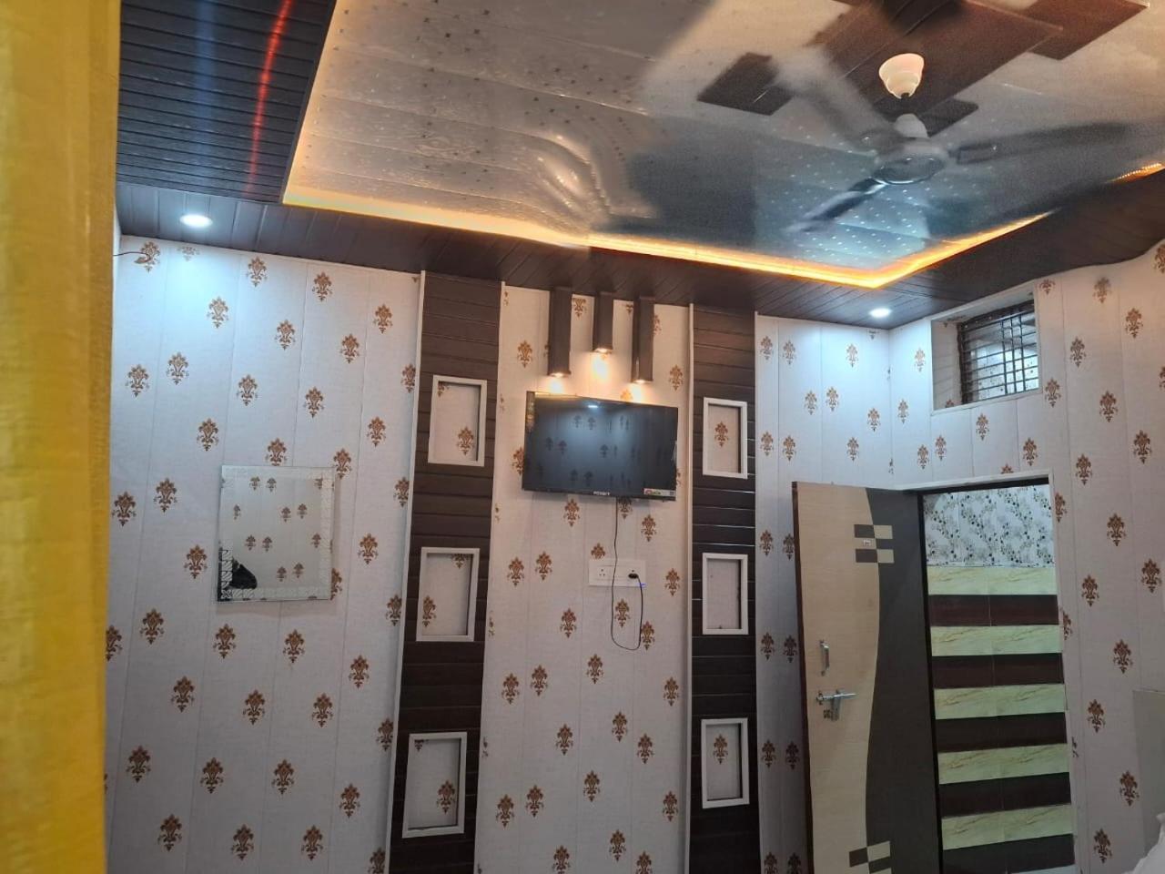Hotel Sgh Subhadra Guest House Ayodhya Esterno foto