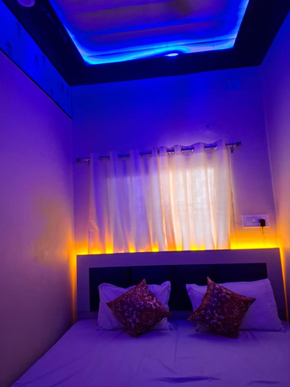 Hotel Sgh Subhadra Guest House Ayodhya Esterno foto
