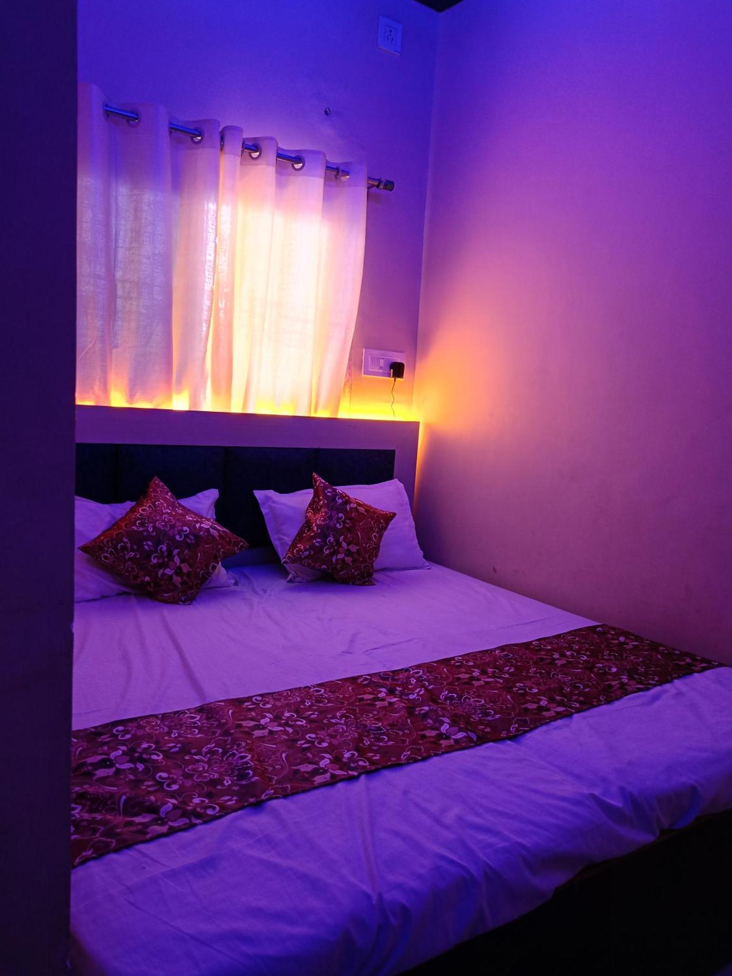 Hotel Sgh Subhadra Guest House Ayodhya Esterno foto