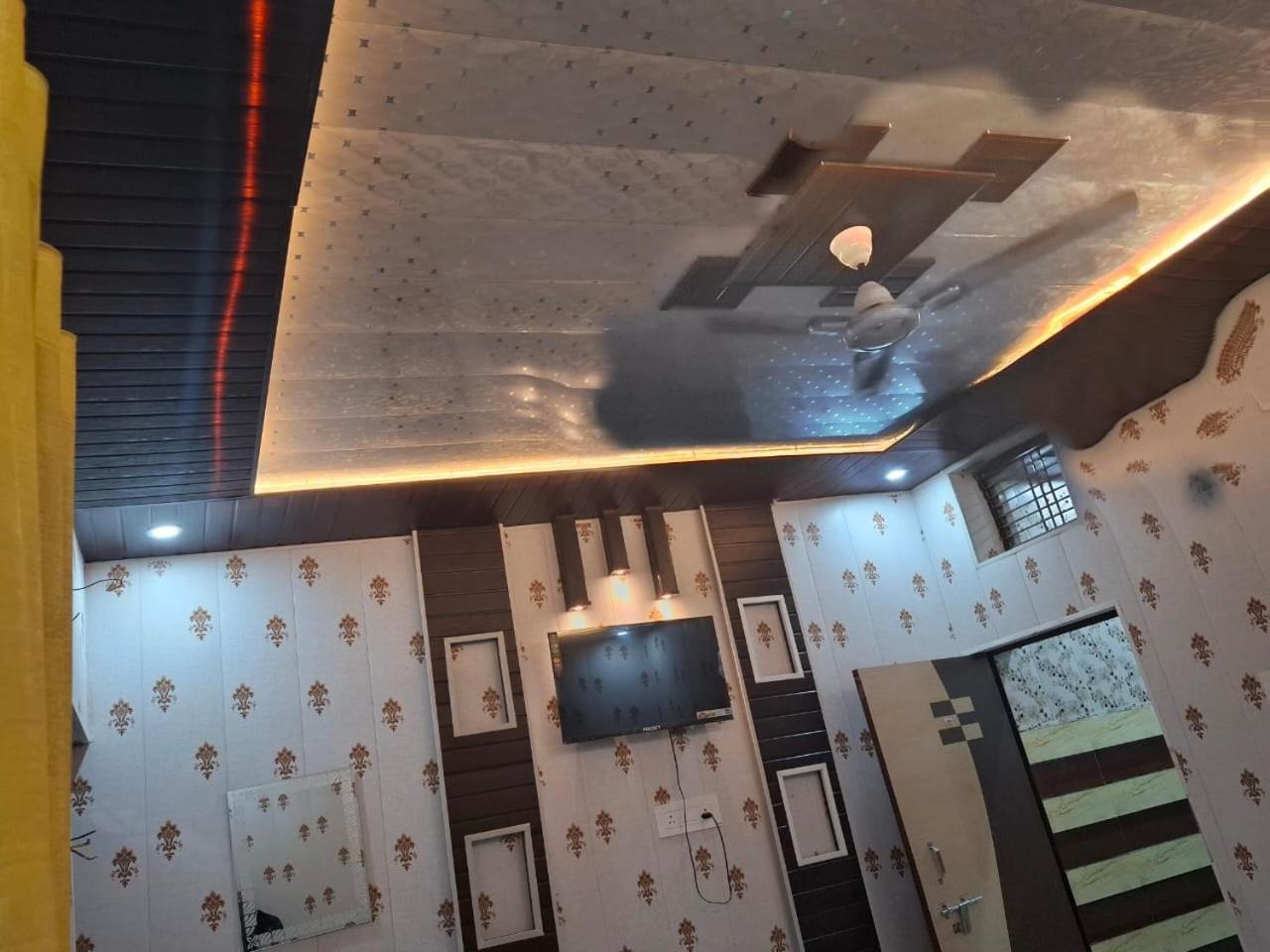 Hotel Sgh Subhadra Guest House Ayodhya Esterno foto