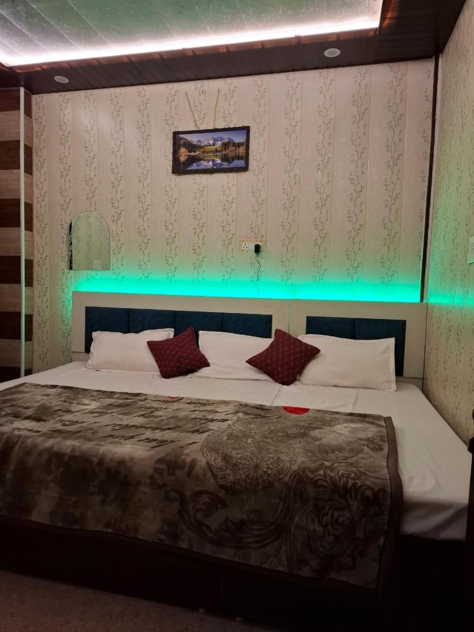 Hotel Sgh Subhadra Guest House Ayodhya Esterno foto