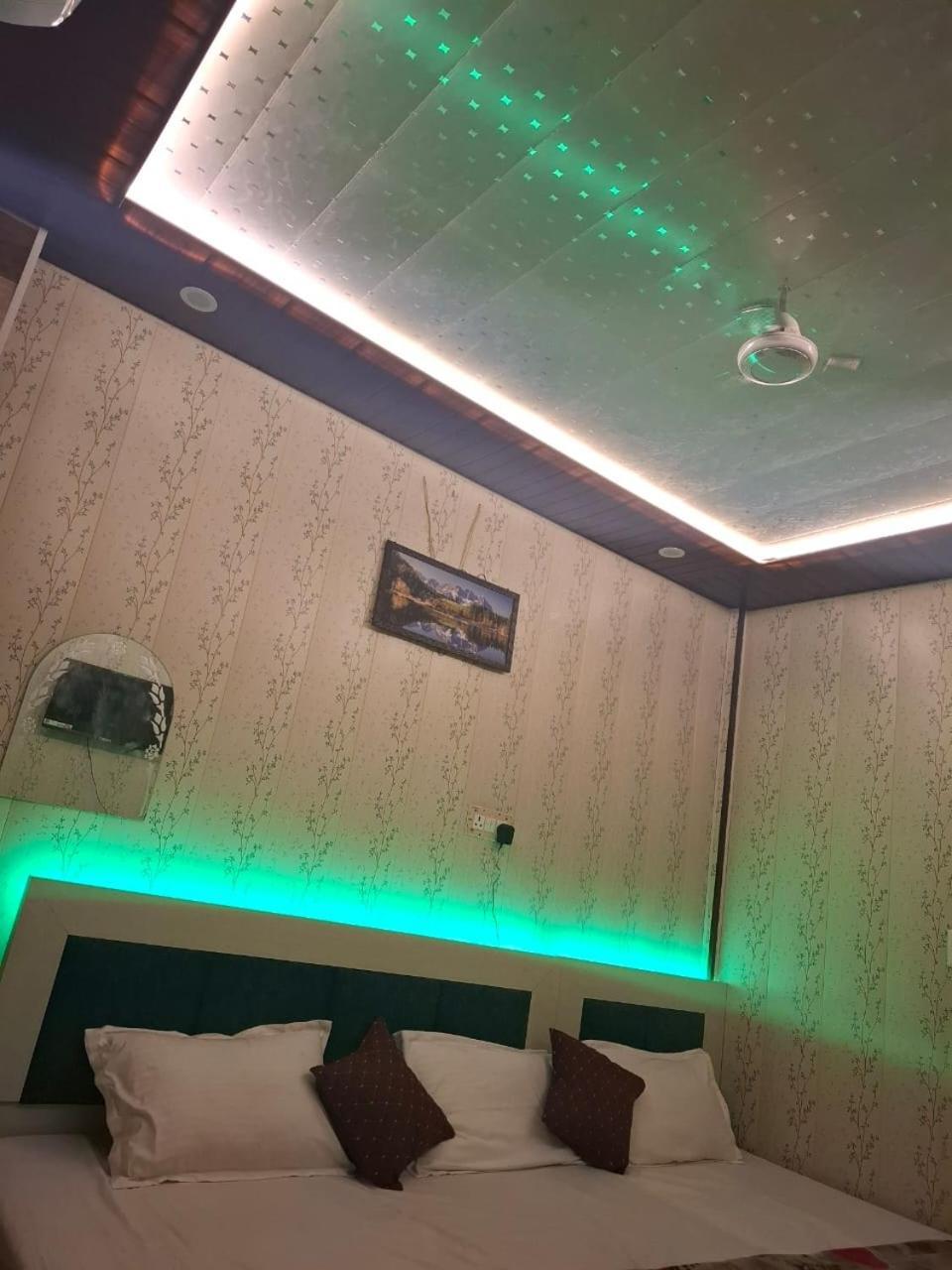 Hotel Sgh Subhadra Guest House Ayodhya Esterno foto