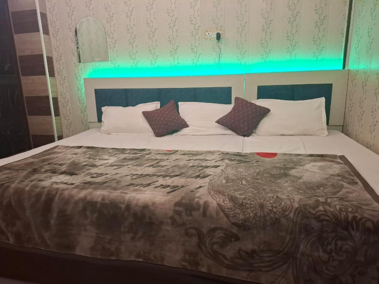 Hotel Sgh Subhadra Guest House Ayodhya Esterno foto